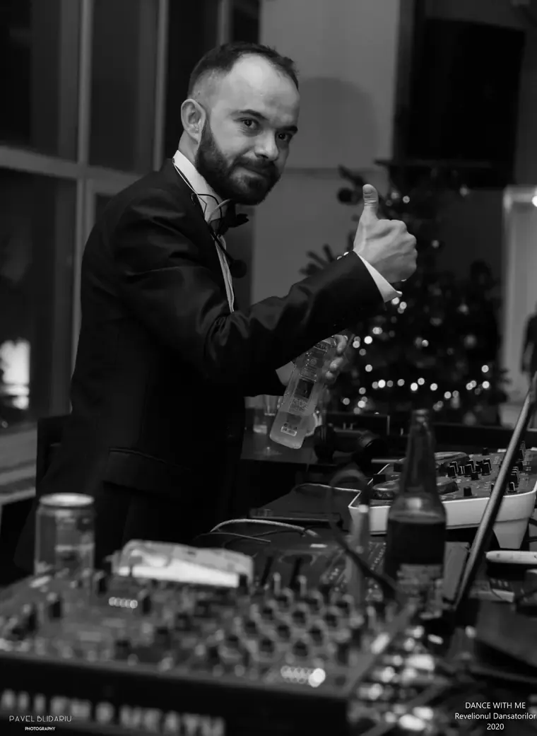 Ovidiu la pupitru, de Revelion